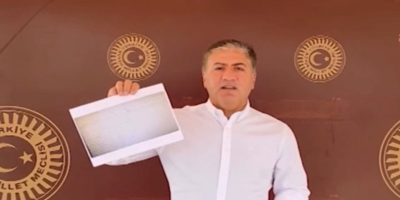 pozitif vaka sayısı açıklanan hasta sayısının neredeyse 20 katı" diyen CHP'li Murat Emir, Bakan Koca'ya elimdeki belgeye göre, ''Bin 512 hasta var dediğiniz gün, 29 bin 377 vaka vardı, bu belge doğr