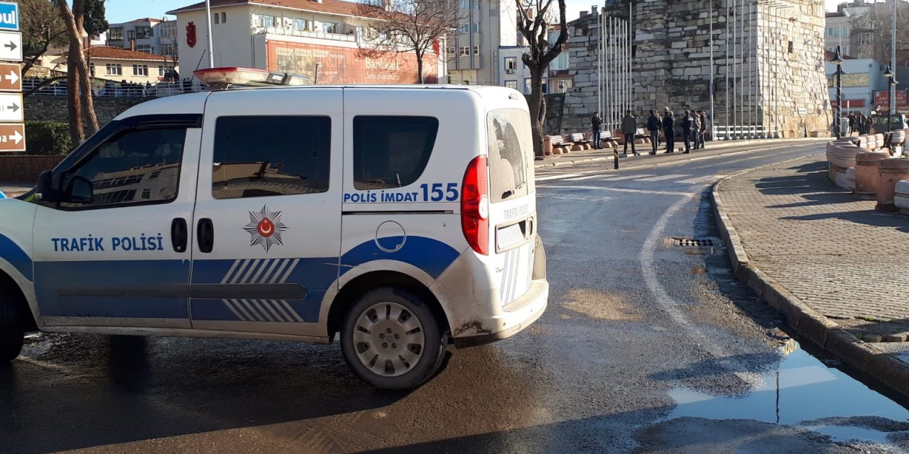 Tabancayla kalbine ateş eden genç ağır yaralandı