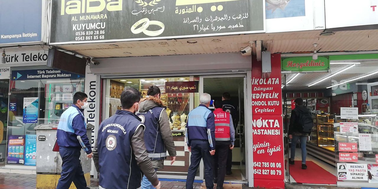 Suriyeli esnafa ait iş yerlerinde tabelaların Türkçeye uygunluğu denetlendi