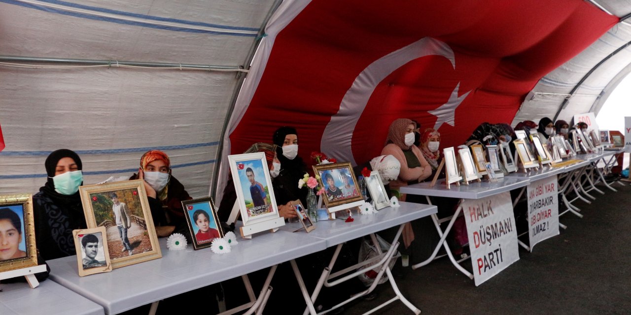 Evlat nöbetindeki anne: PKK'yı bitirerek, çocuklarımızı ellerinden alacağız inşallah