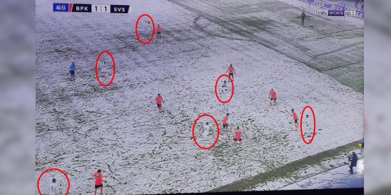 Kar yağdı maç bulmacaya döndü... Başakşehir - Sivasspor maçında beyaz formayla sahaya çıkınca...