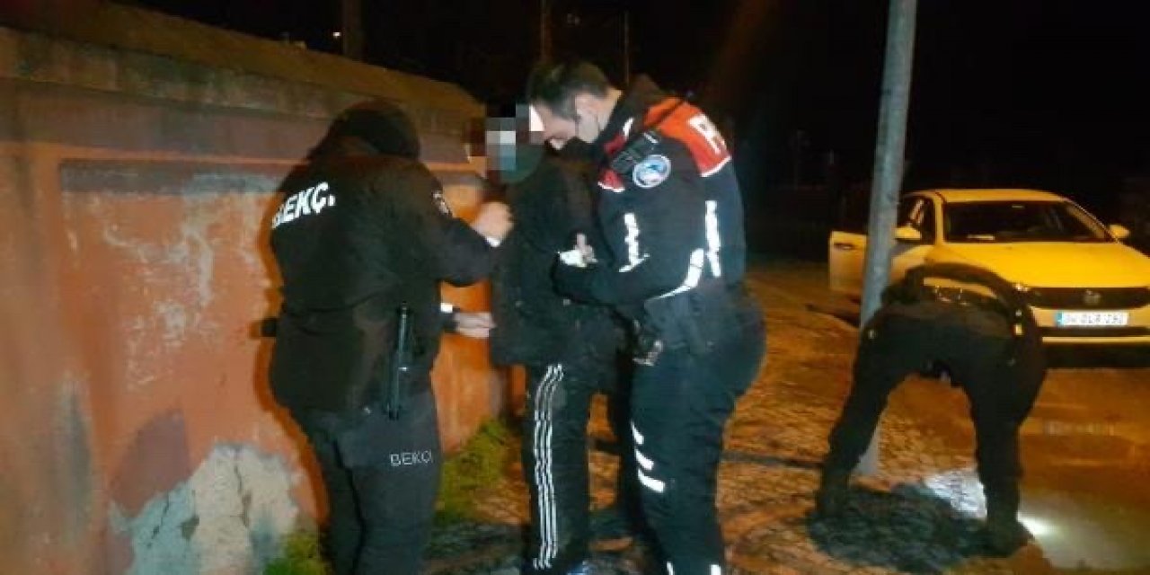 Sokağa çıkma kısıtlamasında, üzerinde uyuşturucuyla yakalandı