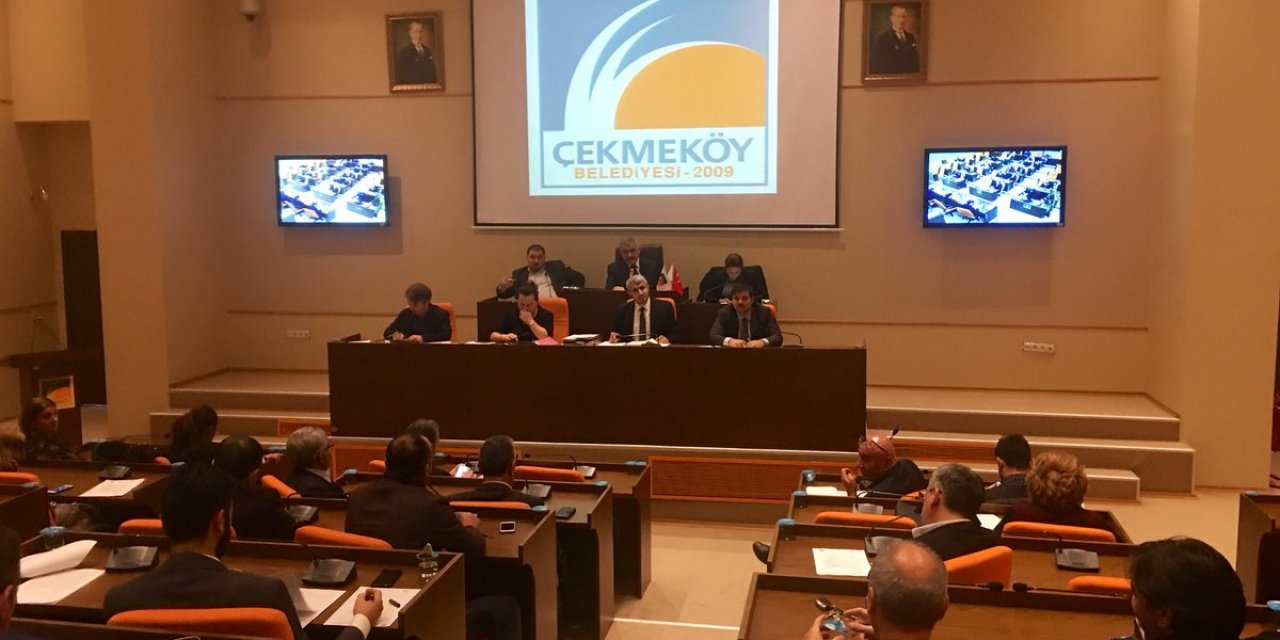 AKP'li belediyelerin borçlarını cami, okul  ellerine ne varsa vererek ödeme dönemi sürüyor: AKP'li belediye borcu nedeniyle hazineye okul arazisi sattı! 