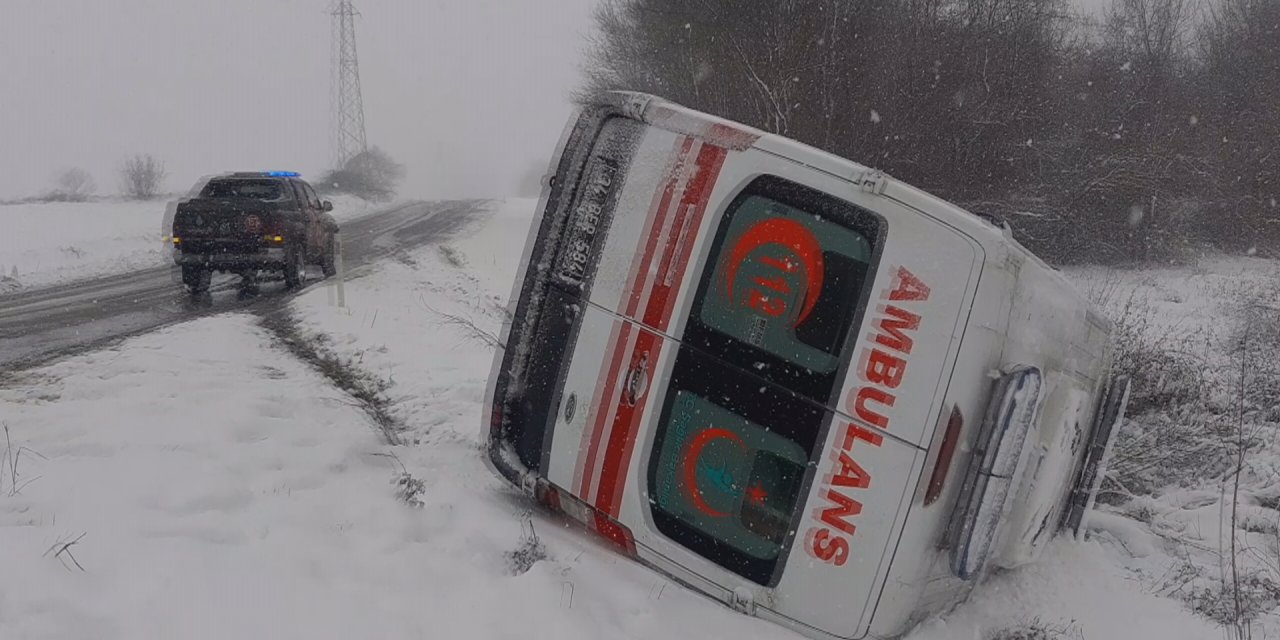 Çatalca’da ambulans devrildi