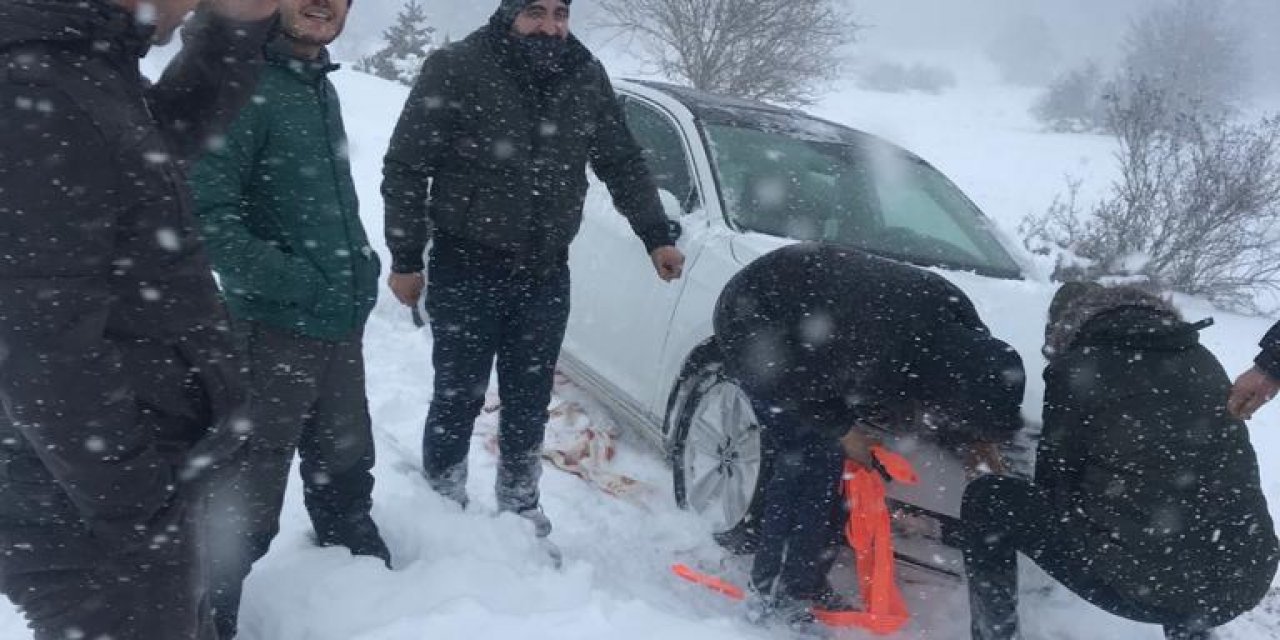 Yayla yolunda mahsur kalan 3 kişi kurtarıldı 