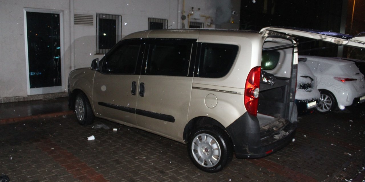 Kayseri'de, polisin 'dur' ihtarına uymayan araçtaki 4 kişiden 2'si yakalandı