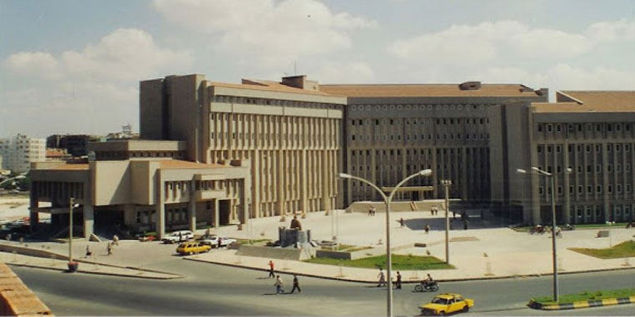 3 yıl önce 5 milyon lira harcanmıştı... Mimarisi ödüllü hükümet konağı millet bahçesi için yıkılacak mı?
