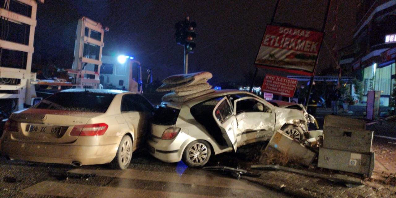 Konya'da iki otomobilin çarpıştığı kaza kamerada