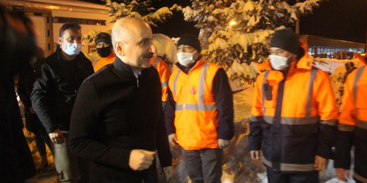 Bakan Karaismailoğlu: Yolları açık tutmak için özveriyle çalışan bir ekibimiz var