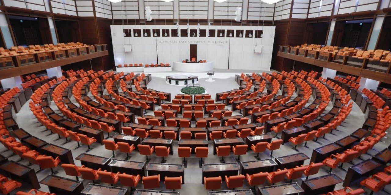 TBMM, yarın yeni yasama yılına başlıyor, Aşı sonuçları negatif çıkan AKP Milletvekilleri Cumhurbaşkanı Erdoğanın konuşmasını dinleyebilecek