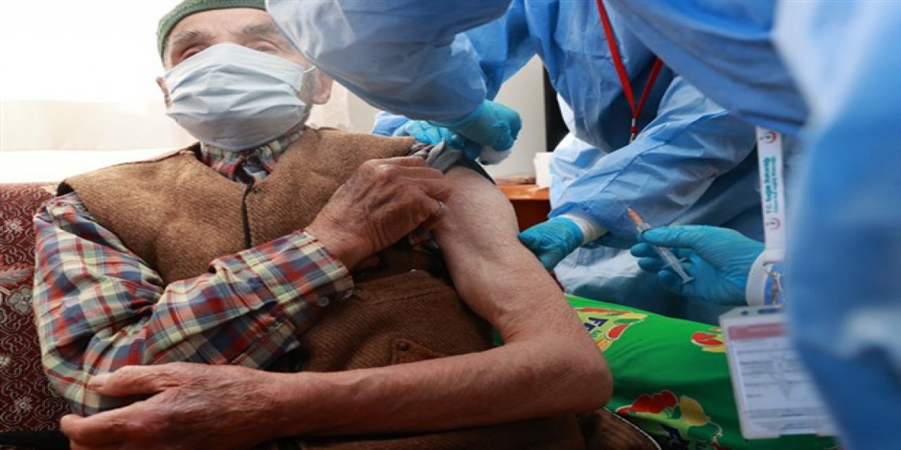 90 yaş üzeri vatandaşlar evlerinde aşılanmaya başlandı!