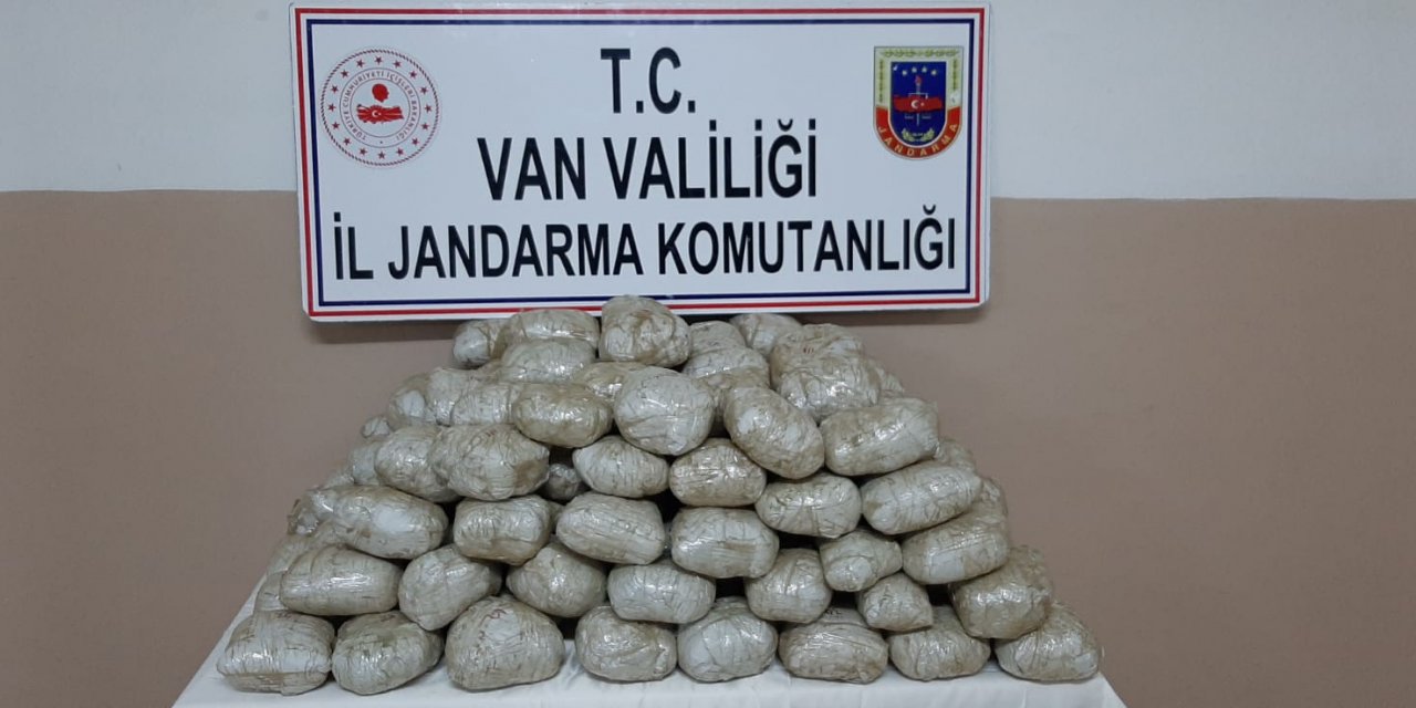 Van'da katır sırtındaki çuvallarda, 122 kilo 441 gram esrar ele geçirildi