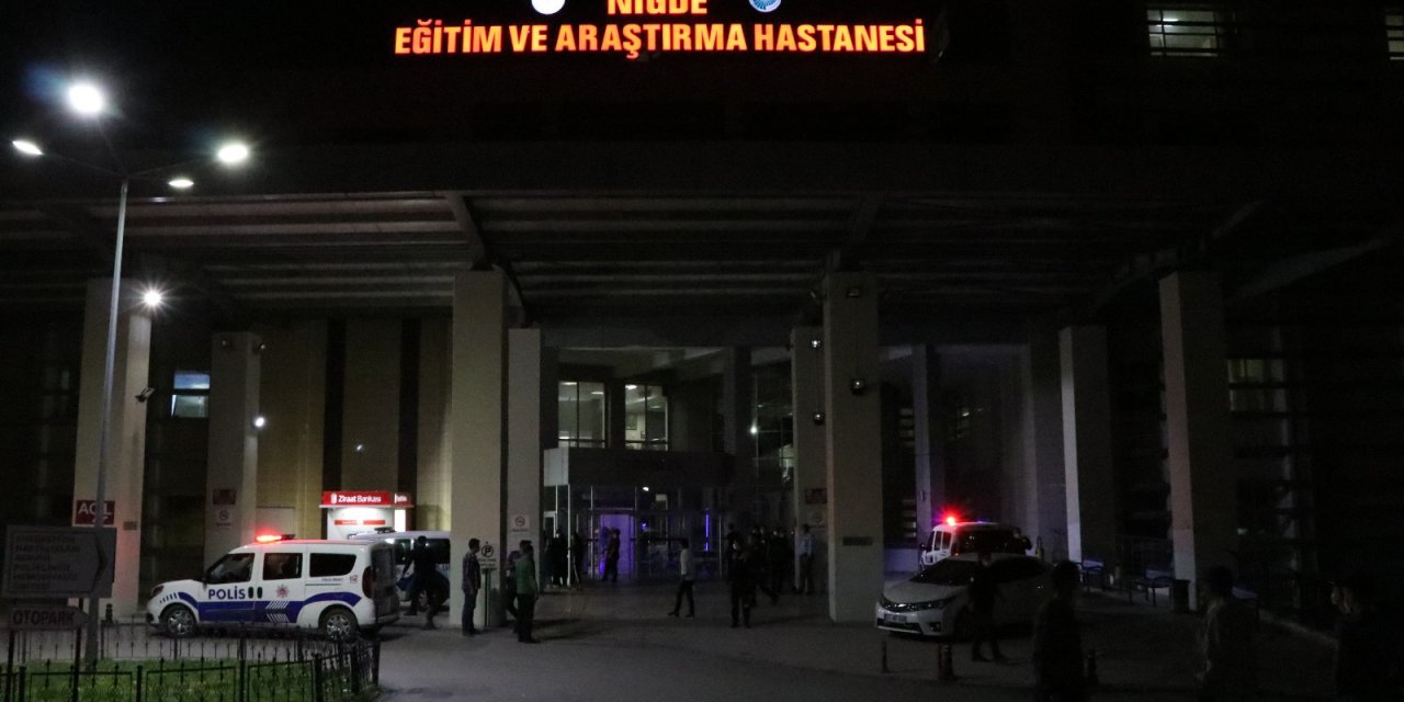 Hamile eşini darbeden kadın ile kocasını tabancayla yaraladı