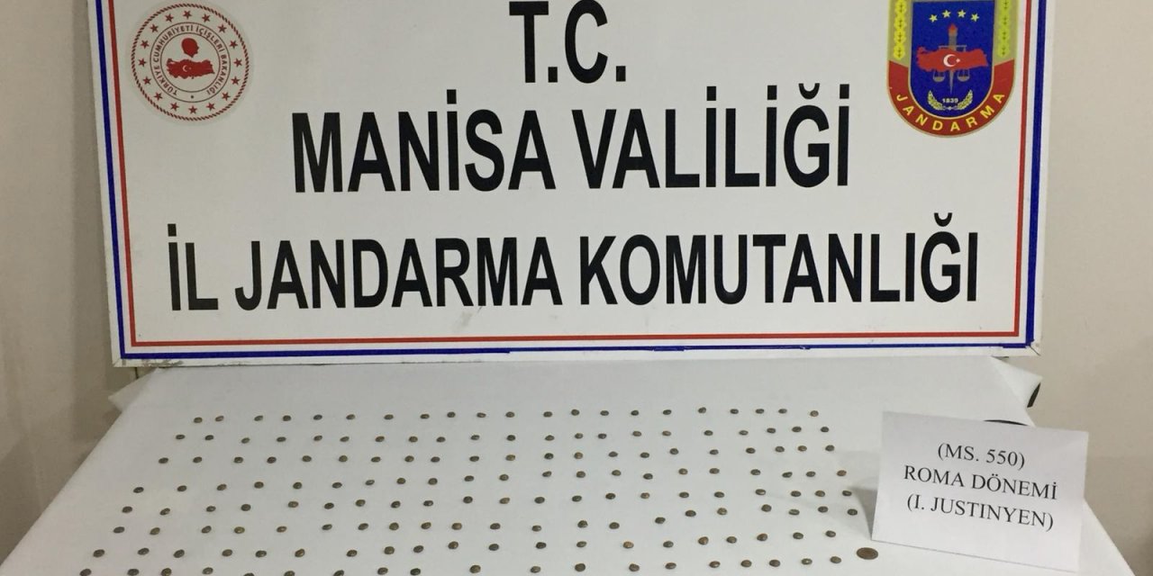 Manisa'da Doğu Roma dönemine ait 165 sikke ele geçirildi