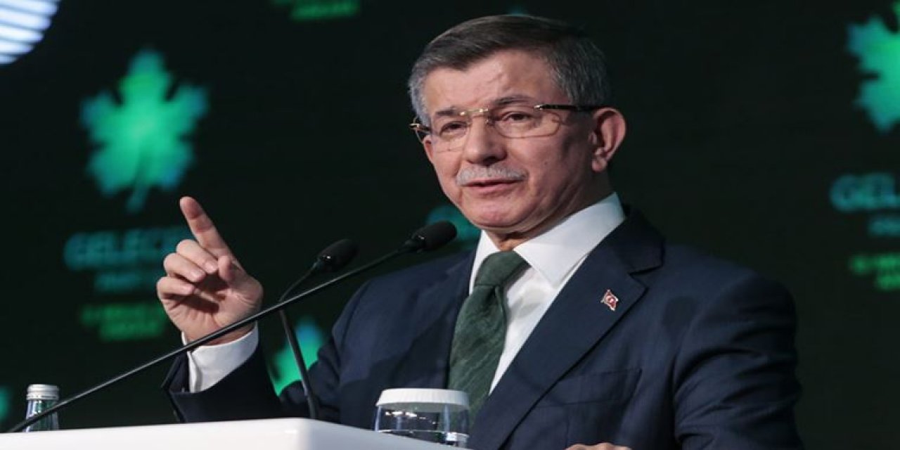 "AK Parti’de yeni bir liderlik yarışı başladı" Ahmet Davutoğlu'ndan çok konuşulacak açıklamalar...