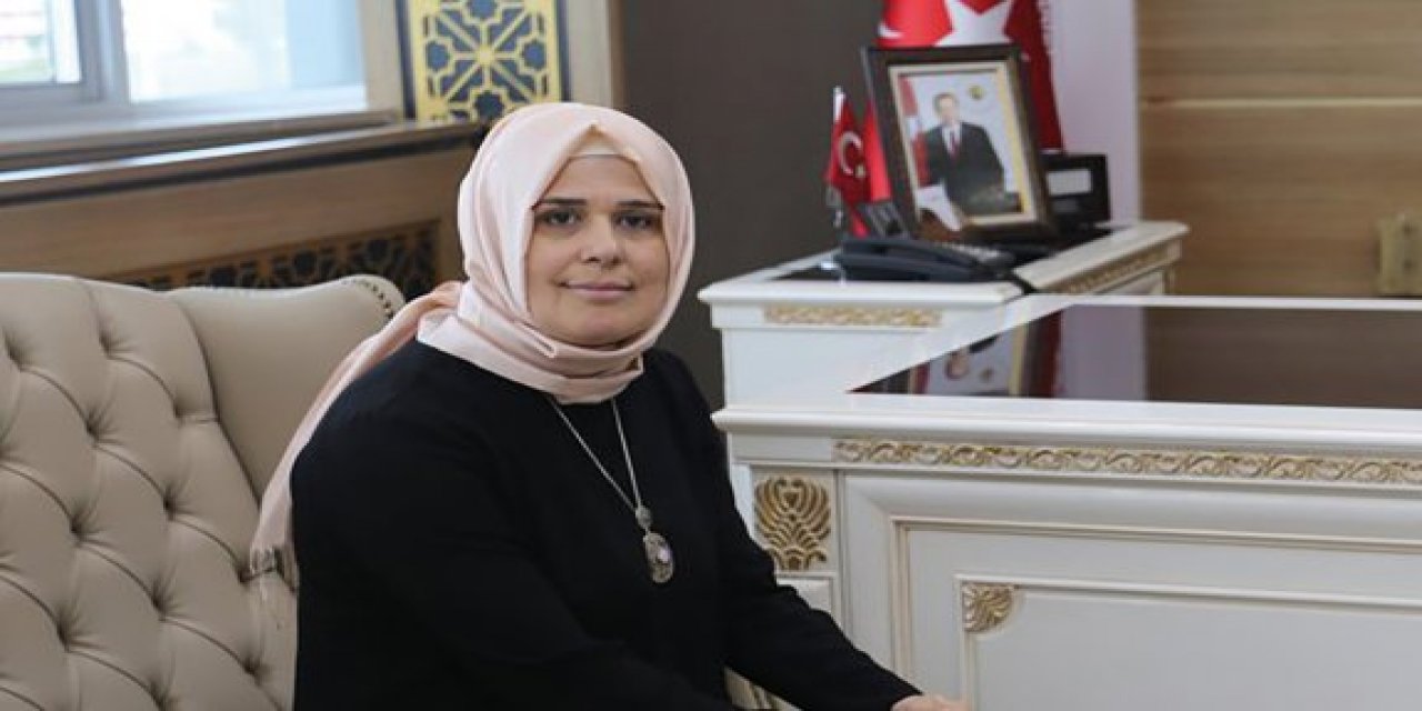 Yabancı dil barajını yükselteceğini iddia etti ve... Akit yazarı "Dil barajını geçenleri" FETÖ'cü ilan etti!
