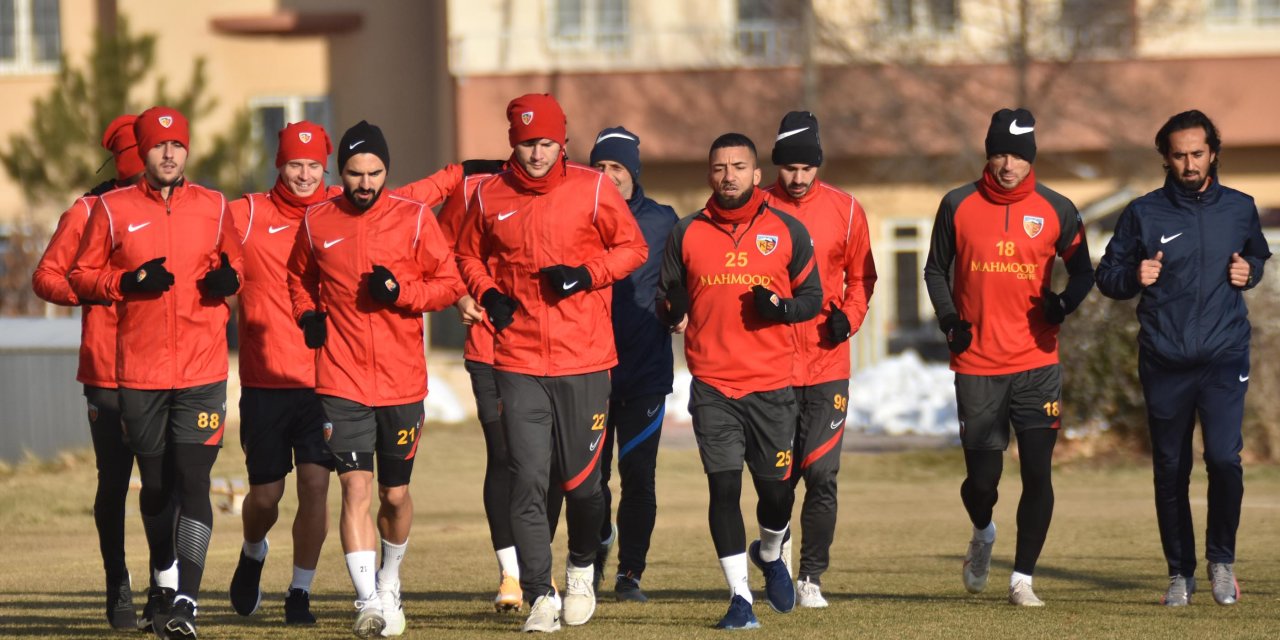 Kayserispor Teknik Direktörü Petrescu: Bu sezon ligde kalalım yeter