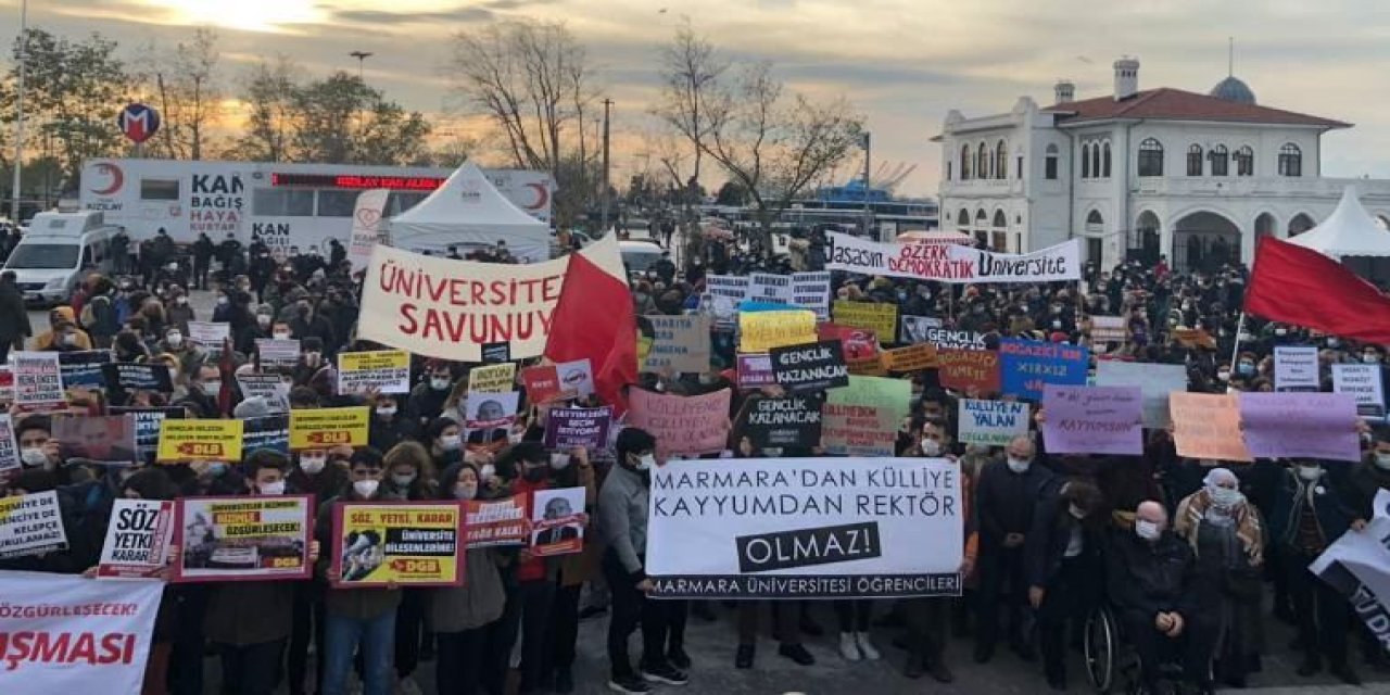 Boğaziçi öğrencileri vazgeçmiyor... Bir kez daha Kadıköy'den seslendiler: "Tüm kayyumlar istifa etmeli"