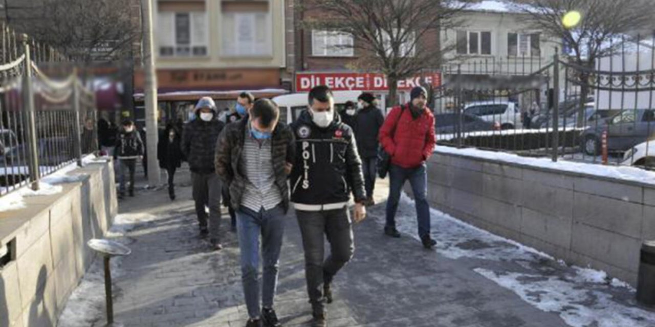 Sokakta uyuşturucu satan 6 şüpheli gözaltına alındı