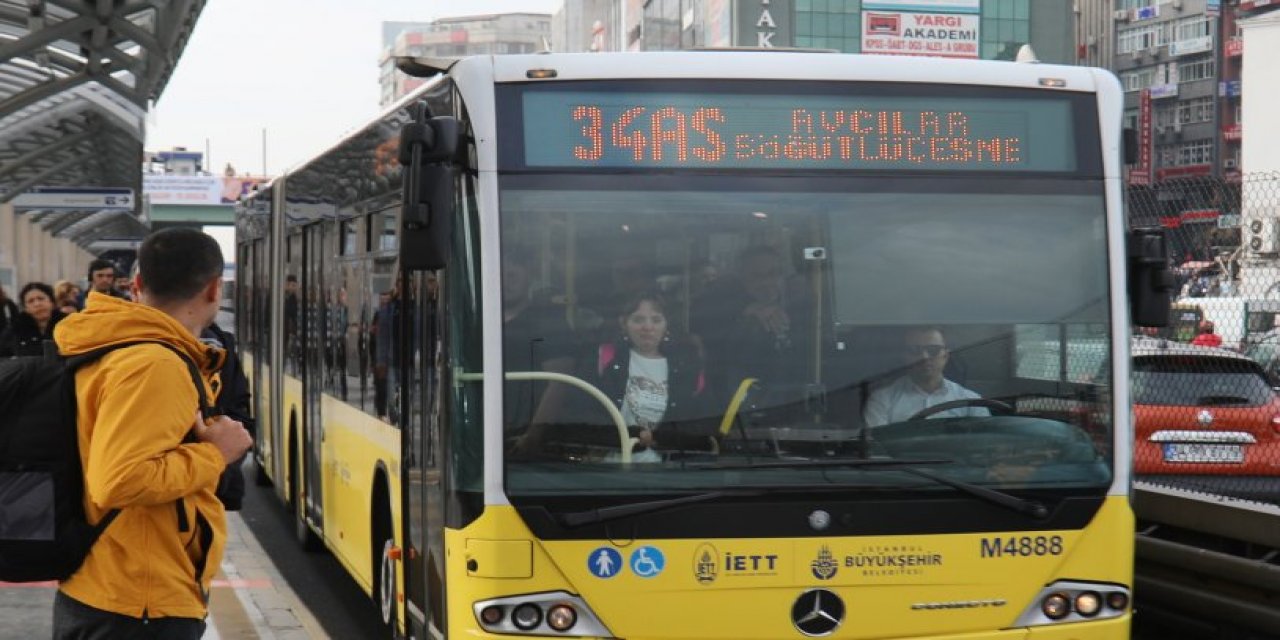 Bu görüntü tarih oluyor... İBB metrobüs hatlarındaki yeniliği duyurdu!