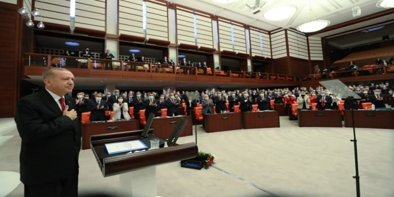 Erdoğan, Türkiye’nin önünde kendi politikalarını kararlılıkla hayata geçirme dışında bir seçenek kalmamıştır.