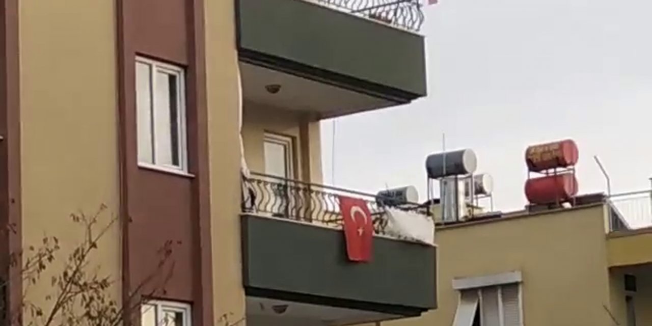 Çatıya çıkıp, intihara kalkışan genç kadını polis kurtardı