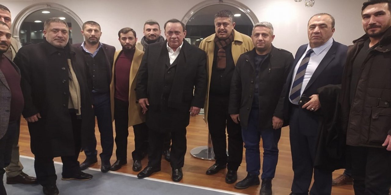 Beşiktaş locasını basan MHP'li vekilden, Alaattin Çakıcı'ya karşılama