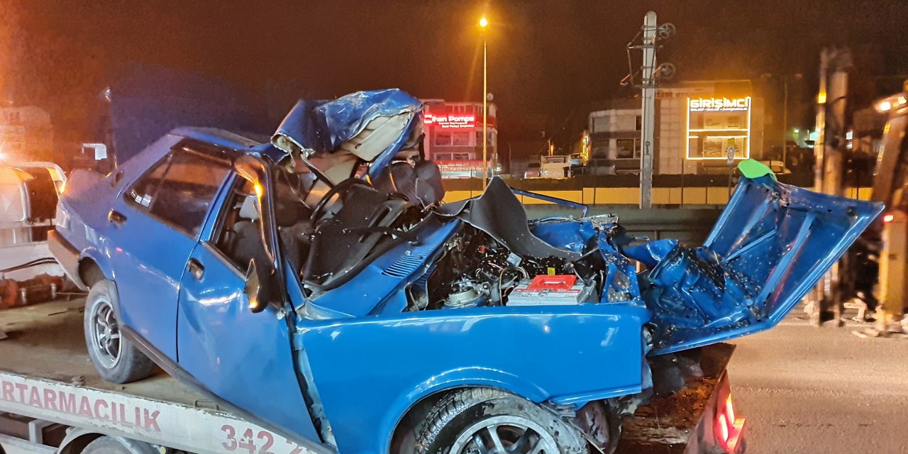 Bursa'da aşırı hız nedeniyle kontrolden çıkan otomobil ağaca çarptı, sürücü ağır yaralandı