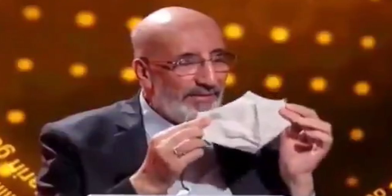 "Maske takılmasın" diye dava açmıştı... Abdurrahman Dilipak canlı yayında kenevirden yapılan maskeyi tanıttı! İşte o anlar...