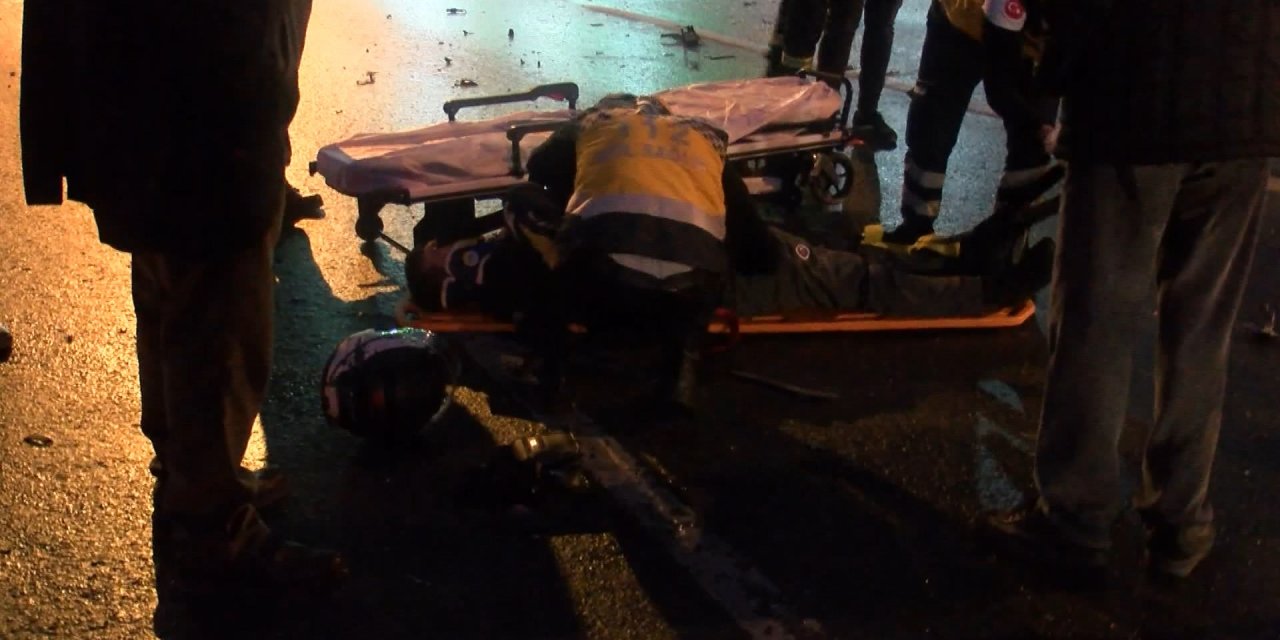 Beyoğlu'nda bariyerleri aşan otomobil motosiklete çaptı: 2 yaralı