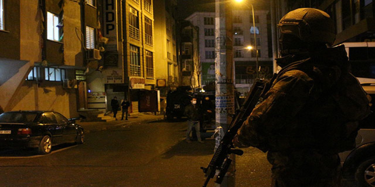 HDP ESENYURT İLÇE BAŞKANLIĞI'NA 6 SAAT SÜREN OPERASYON