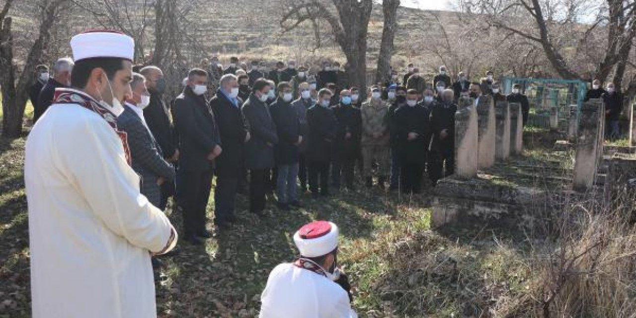 PKK'nın 34 yıl önce şehit ettiği 1'i bebek, 5'i çocuk 10 kişi anıldı