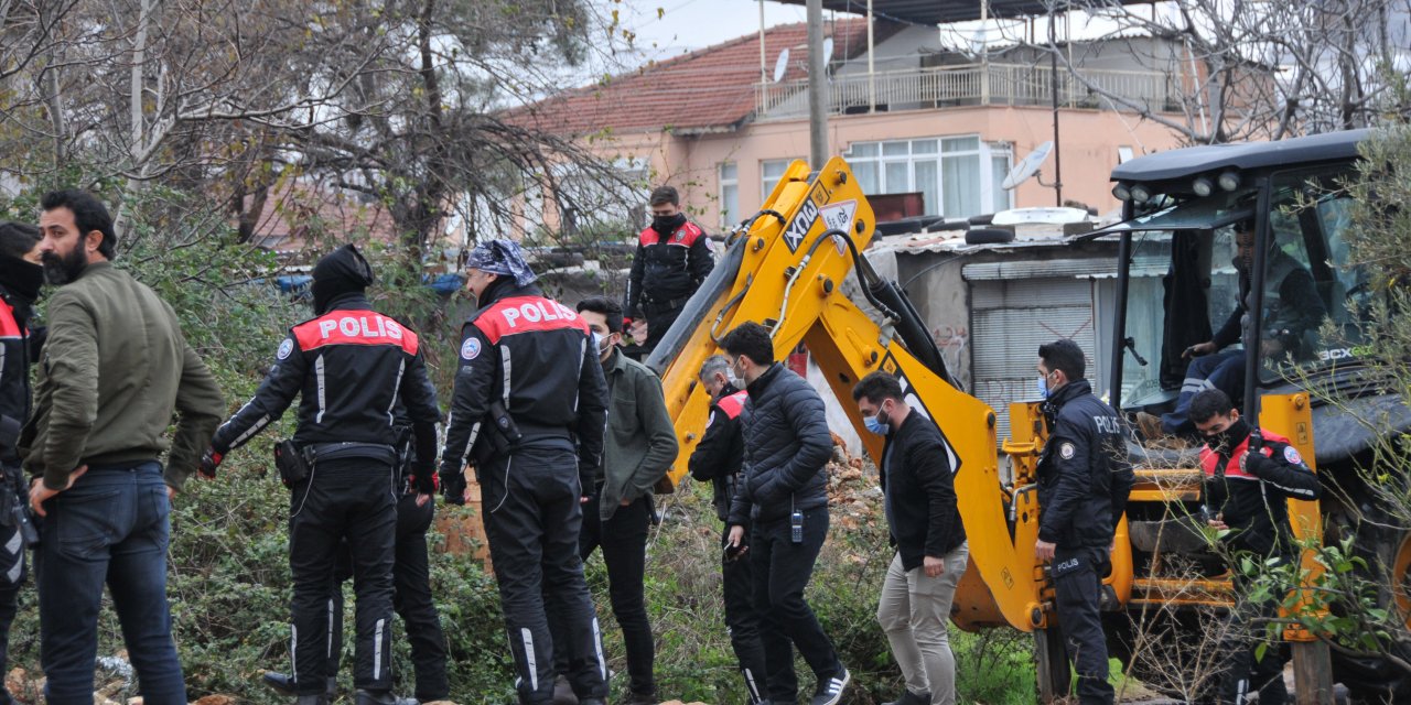 Antalya'da silahlı, sopalı, muştalı kavga