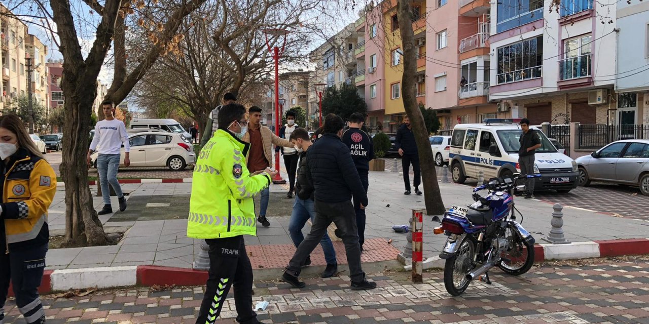 Otomobil ile çarpışan motosikletin 'kasksız' sürücüsü yaralandı