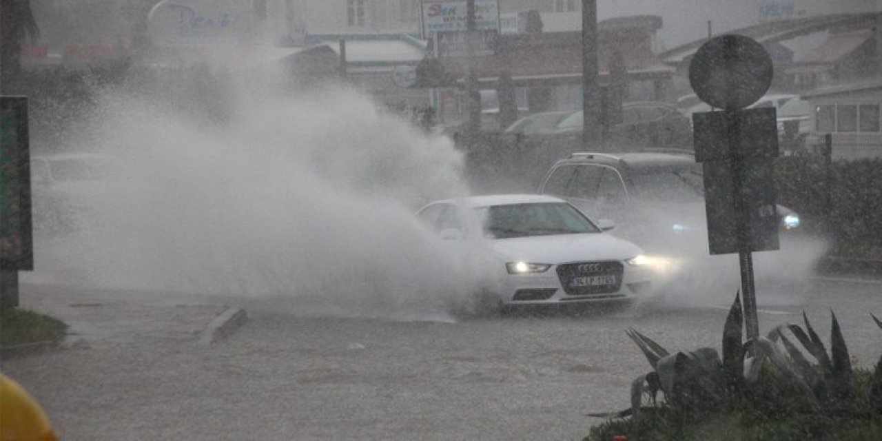 Meteoroloji  Sel ve fırtına uyarısı yaptı