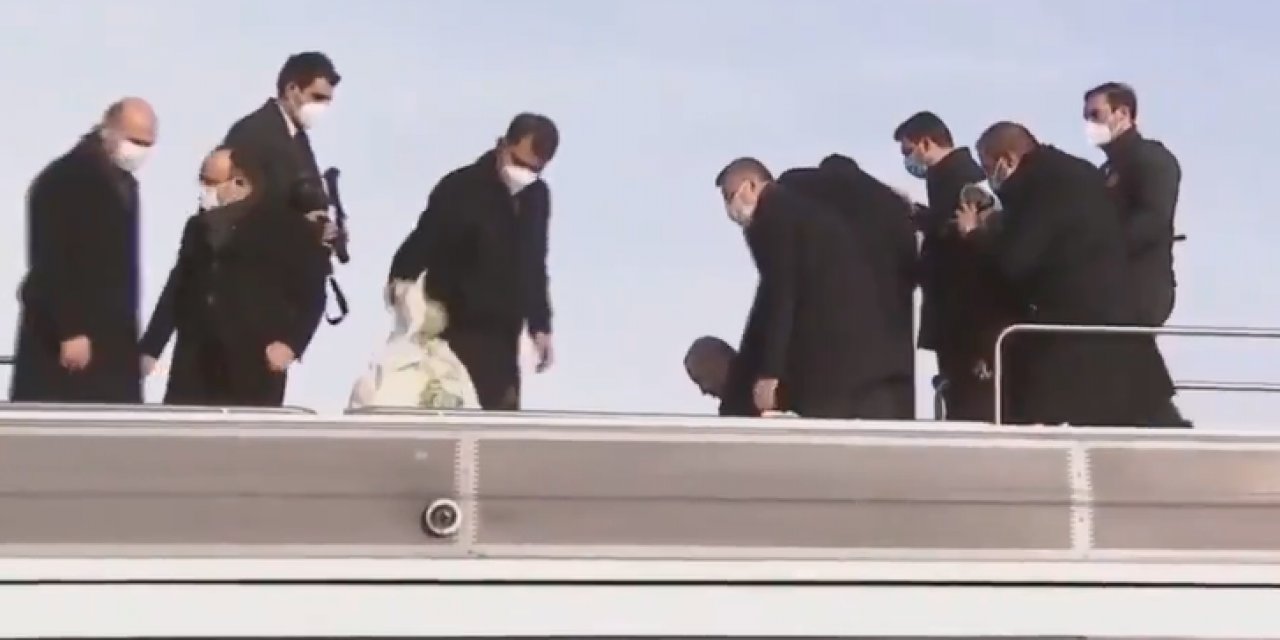 Bu kez kendi dağıtmadı! Erdoğan, tepkilere neden olan "keyif çayı fırlatma" işini bakanlara devretti!