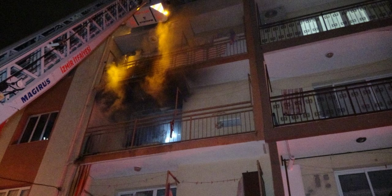 İzmir'de bir kadının hayatını  kaybettiği yangında dumandan etkilenen kişi, olay anını anlattı