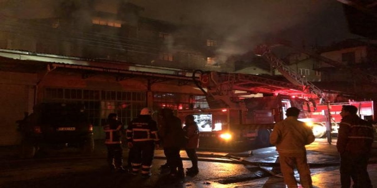 Mobilya atölyesinde çıkan yangın evlere de sıçradı