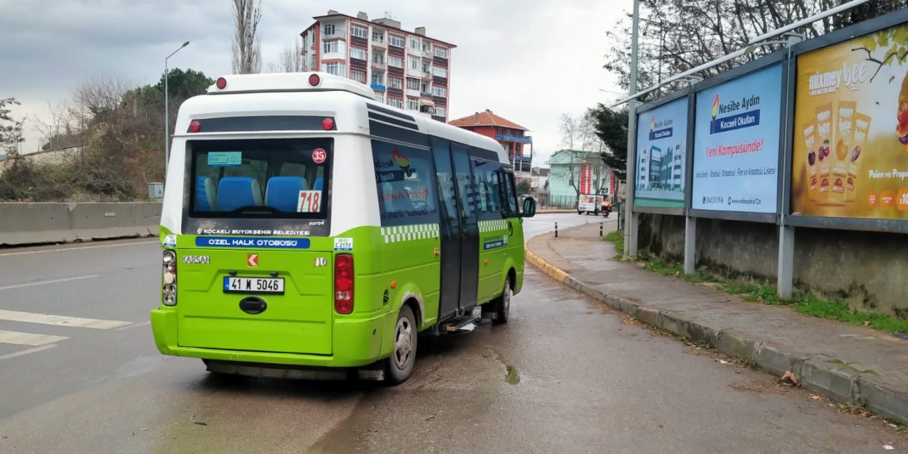 Minibüs ile çarpışan otomobil takla attı