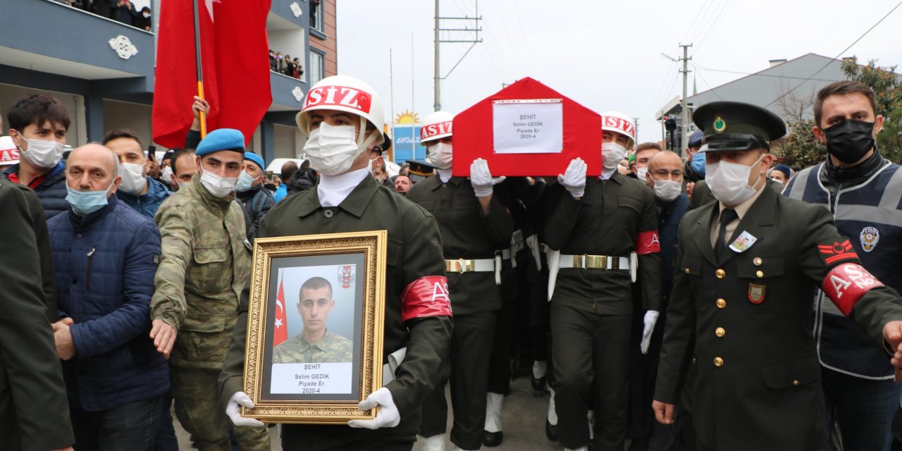 HAKKARİ'de yol kontrolü sırasında PKK'lı teröristlerin tuzakladığı mayının patlamıştı: Şehit asker son yolculuğuna uğurlandı