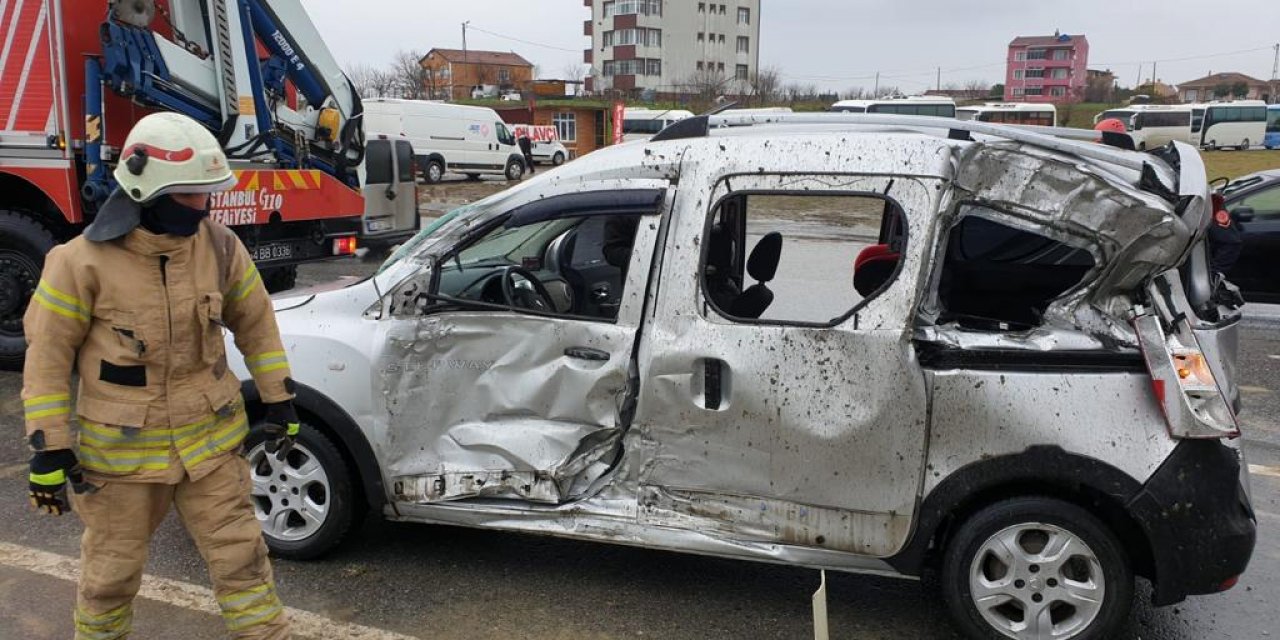 Silivri'de TIR ile otomobil çarpıştı