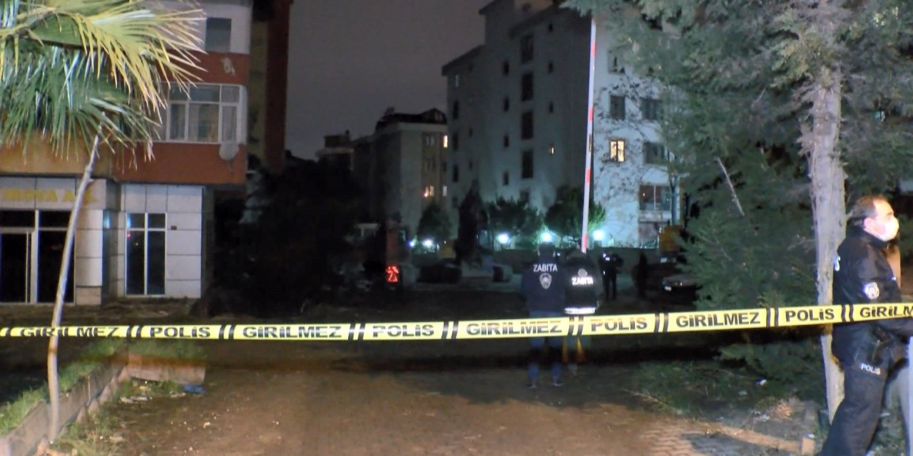 Maltepe'de yıkımına başlanan bina yarım bırakıldı, vatandaşlar tepki gösterdi