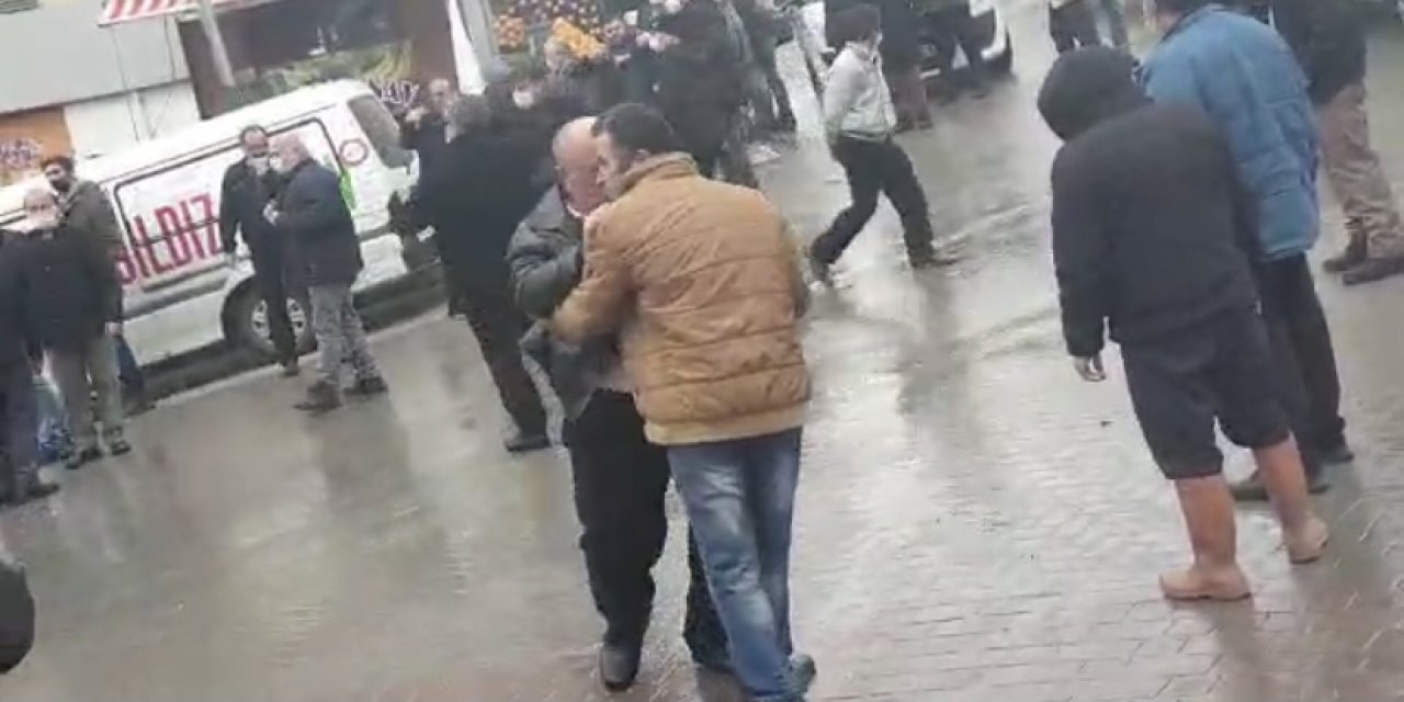 Otobüs ve minibüs şoförlerinin kavgasına polis biber gazıyla müdahale etti