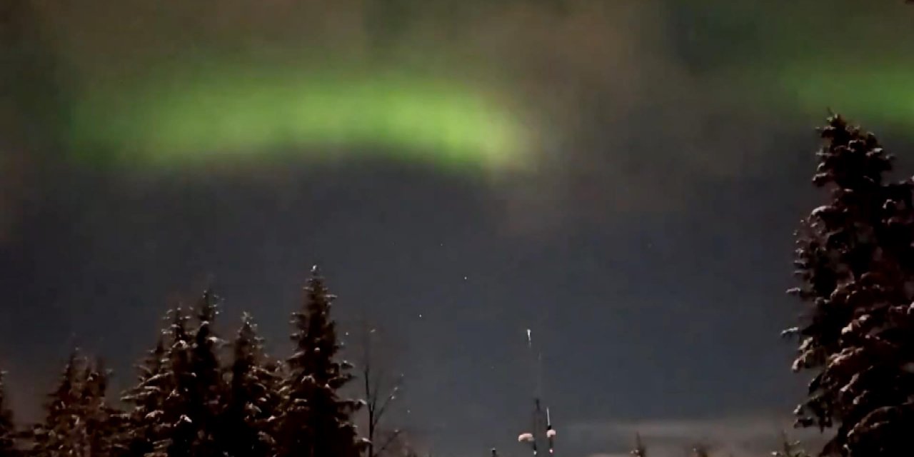 Alaska semalarında Kuzey Işıkları'nın müthiş şovu