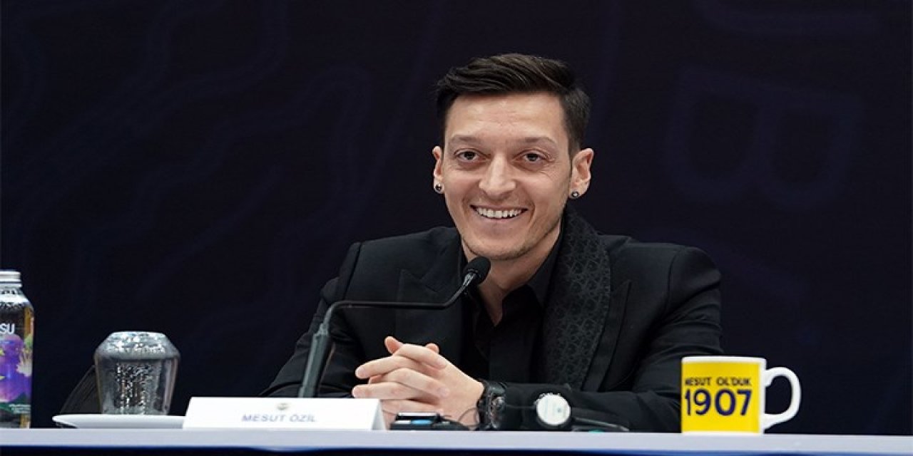 Mesut Özil imzayı attı! Artık resmen Fenerbahçe'de!