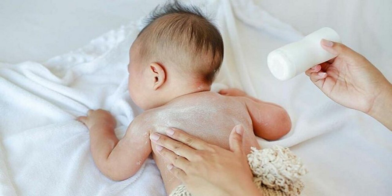 Anne-babalar bu habere dikkat! Bebek pudrasından "kanser" çıktı!