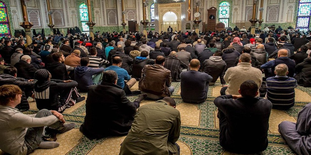 Eşcinsellik karşıtı mesajlar paylaşmıştı... Türk imam sınırı dışı ediyor!