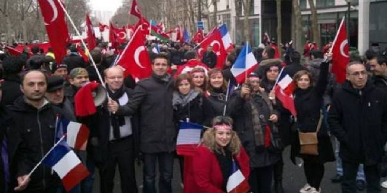 Yurtdışında yaşayan Türkler için önemli karar! O karar ertelendi...