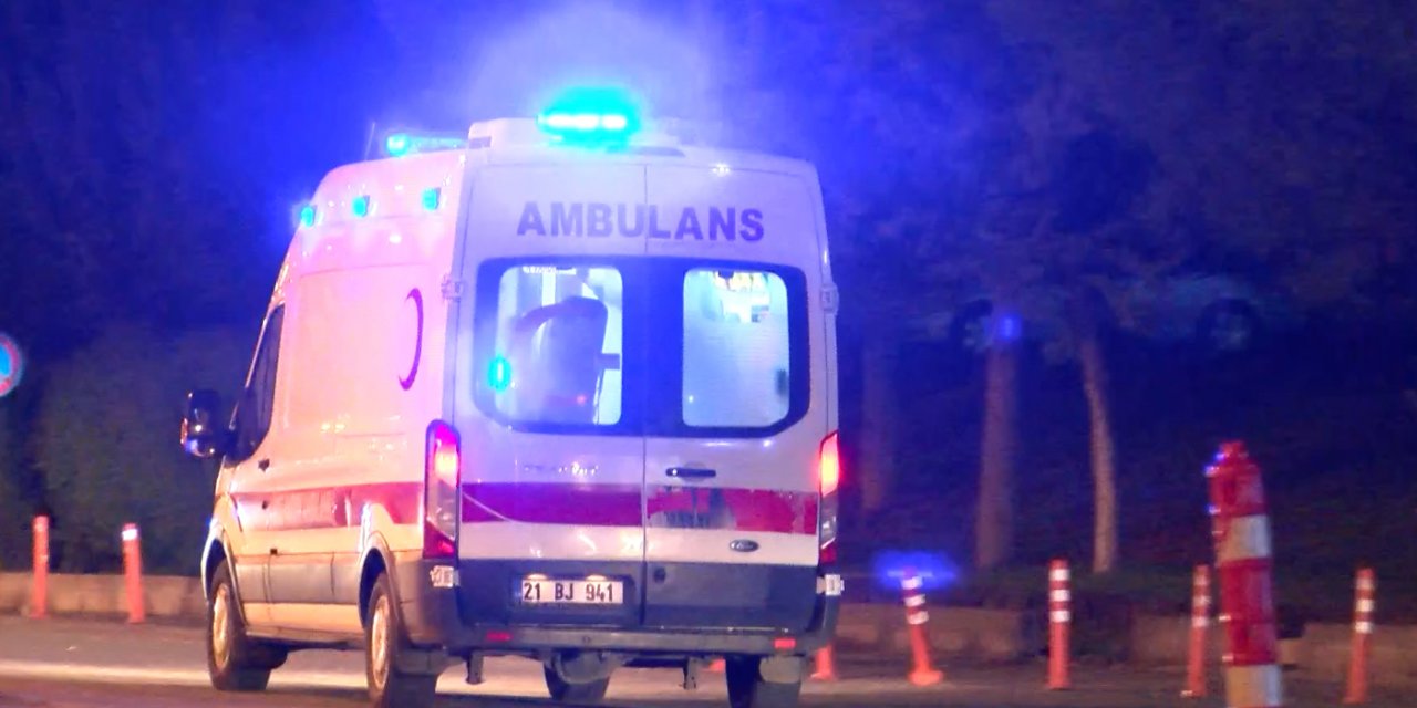 Barışma vaadiyle eve götürdüğü eşinin hayatına son verdi oğlu ile 2 yakınını yaraladı