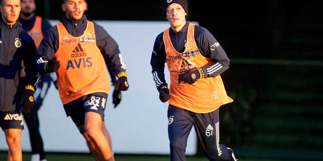 Fenerbahçe'de Bright Osayi-Samuel ilk idmanına çıktı